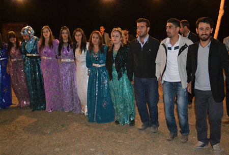 Hakkari'nin Yüksekova ilçesinde 23-25 Eylül 2011 tarihlerinde hayatlarını birleştiren çiftlerimizi sizler için sayfamıza taşıdık.