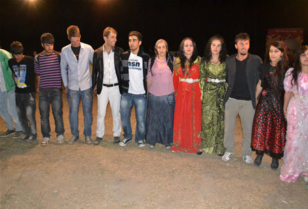 Hakkari'nin Yüksekova ilçesinde 23-25 Eylül 2011 tarihlerinde hayatlarını birleştiren çiftlerimizi sizler için sayfamıza taşıdık.