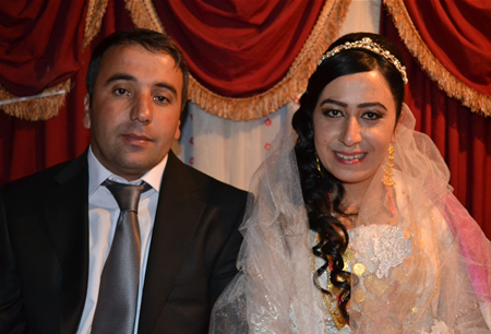 Hakkari'nin Yüksekova ilçesinde 23-25 Eylül 2011 tarihlerinde hayatlarını birleştiren çiftlerimizi sizler için sayfamıza taşıdık.