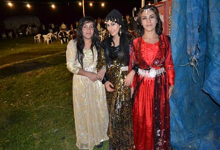 Hakkari'nin Yüksekova ilçesinde 23-25 Eylül 2011 tarihlerinde hayatlarını birleştiren çiftlerimizi sizler için sayfamıza taşıdık.