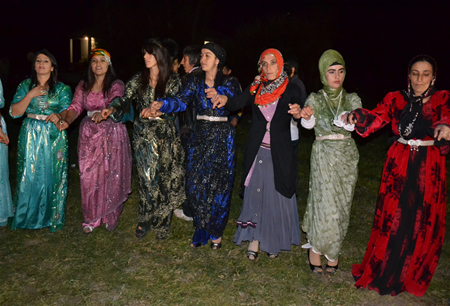 Hakkari'nin Yüksekova ilçesinde 23-25 Eylül 2011 tarihlerinde hayatlarını birleştiren çiftlerimizi sizler için sayfamıza taşıdık.