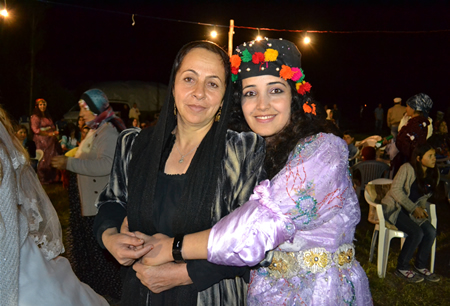 Hakkari'nin Yüksekova ilçesinde 23-25 Eylül 2011 tarihlerinde hayatlarını birleştiren çiftlerimizi sizler için sayfamıza taşıdık.