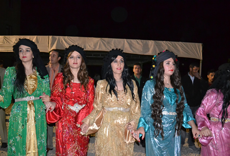 Hakkari'nin Yüksekova ilçesinde 23-25 Eylül 2011 tarihlerinde hayatlarını birleştiren çiftlerimizi sizler için sayfamıza taşıdık.