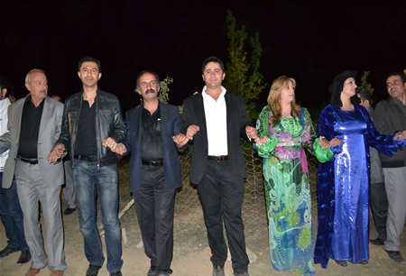 Hakkari'nin Yüksekova ilçesinde 23-25 Eylül 2011 tarihlerinde hayatlarını birleştiren çiftlerimizi sizler için sayfamıza taşıdık.