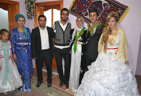 Hakkari'nin Yüksekova ilçesinde 23-25 Eylül 2011 tarihlerinde hayatlarını birleştiren çiftlerimizi sizler için sayfamıza taşıdık.