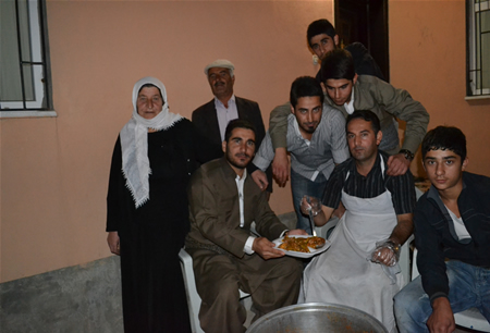 Hakkari'nin Yüksekova ilçesinde 23-25 Eylül 2011 tarihlerinde hayatlarını birleştiren çiftlerimizi sizler için sayfamıza taşıdık.