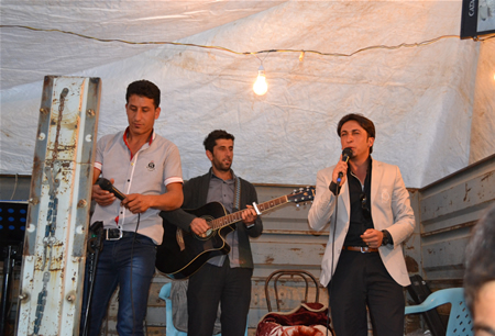 Hakkari'nin Yüksekova ilçesinde 23-25 Eylül 2011 tarihlerinde hayatlarını birleştiren çiftlerimizi sizler için sayfamıza taşıdık.