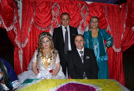 Hakkari'nin Yüksekova ilçesinde 23-25 Eylül 2011 tarihlerinde hayatlarını birleştiren çiftlerimizi sizler için sayfamıza taşıdık.