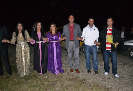 Hakkari'nin Yüksekova ilçesinde 23-25 Eylül 2011 tarihlerinde hayatlarını birleştiren çiftlerimizi sizler için sayfamıza taşıdık.