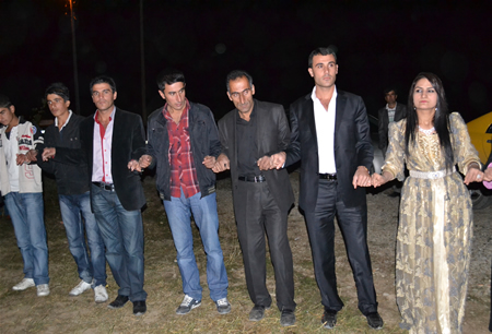 Hakkari'nin Yüksekova ilçesinde 23-25 Eylül 2011 tarihlerinde hayatlarını birleştiren çiftlerimizi sizler için sayfamıza taşıdık.