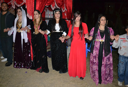 Hakkari'nin Yüksekova ilçesinde 23-25 Eylül 2011 tarihlerinde hayatlarını birleştiren çiftlerimizi sizler için sayfamıza taşıdık.