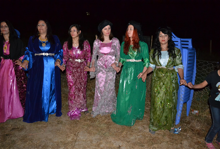 Hakkari'nin Yüksekova ilçesinde 23-25 Eylül 2011 tarihlerinde hayatlarını birleştiren çiftlerimizi sizler için sayfamıza taşıdık.