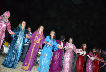 Hakkari'nin Yüksekova ilçesinde 23-25 Eylül 2011 tarihlerinde hayatlarını birleştiren çiftlerimizi sizler için sayfamıza taşıdık.