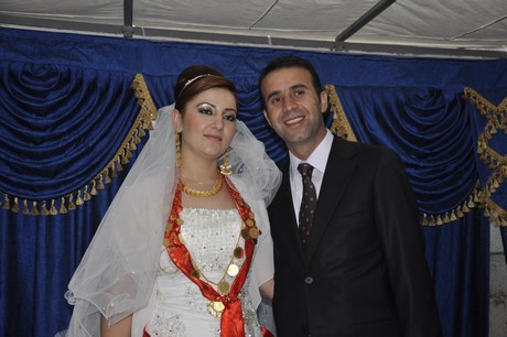 Yüksekova Güncel İmtiyaz Sahibi Cahit Yiğitin  kardeşi Hakim Yiğit yapılan görkemli bir törenle dünya evine girdi.