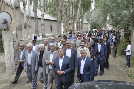 Yüksekova Güncel İmtiyaz Sahibi Cahit Yiğitin  kardeşi Hakim Yiğit yapılan görkemli bir törenle dünya evine girdi.