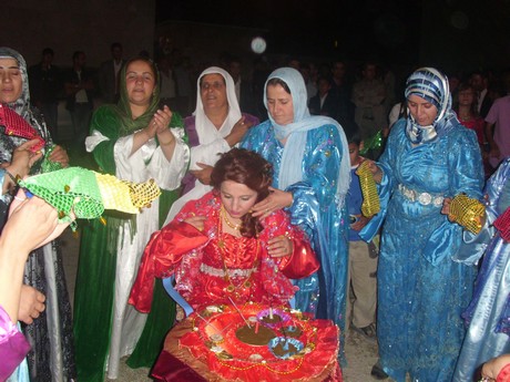 Yüksekova Güncel İmtiyaz Sahibi Cahit Yiğitin  kardeşi Hakim Yiğit yapılan görkemli bir törenle dünya evine girdi.