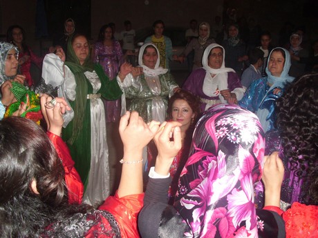 Yüksekova Güncel İmtiyaz Sahibi Cahit Yiğitin  kardeşi Hakim Yiğit yapılan görkemli bir törenle dünya evine girdi.