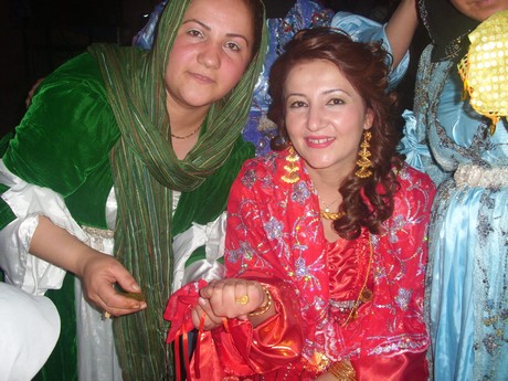 Yüksekova Güncel İmtiyaz Sahibi Cahit Yiğitin  kardeşi Hakim Yiğit yapılan görkemli bir törenle dünya evine girdi.