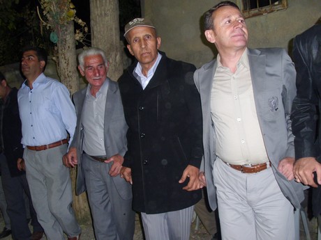 Yüksekova Güncel İmtiyaz Sahibi Cahit Yiğitin  kardeşi Hakim Yiğit yapılan görkemli bir törenle dünya evine girdi.