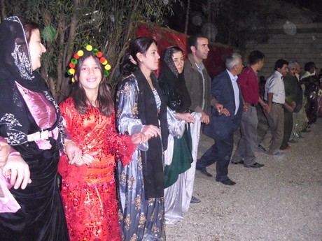 Yüksekova Güncel İmtiyaz Sahibi Cahit Yiğitin  kardeşi Hakim Yiğit yapılan görkemli bir törenle dünya evine girdi.