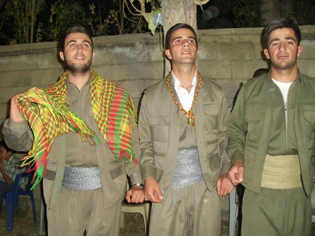 Yüksekova Güncel İmtiyaz Sahibi Cahit Yiğitin  kardeşi Hakim Yiğit yapılan görkemli bir törenle dünya evine girdi.