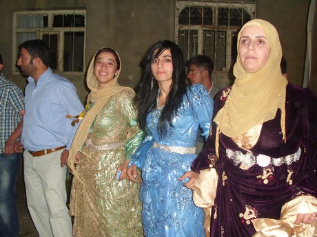 Yüksekova Güncel İmtiyaz Sahibi Cahit Yiğitin  kardeşi Hakim Yiğit yapılan görkemli bir törenle dünya evine girdi.