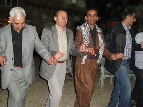 Yüksekova Güncel İmtiyaz Sahibi Cahit Yiğitin  kardeşi Hakim Yiğit yapılan görkemli bir törenle dünya evine girdi.