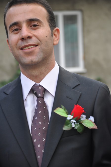 Yüksekova Güncel İmtiyaz Sahibi Cahit Yiğitin  kardeşi Hakim Yiğit yapılan görkemli bir törenle dünya evine girdi.