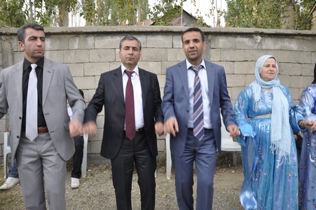 Yüksekova Güncel İmtiyaz Sahibi Cahit Yiğitin  kardeşi Hakim Yiğit yapılan görkemli bir törenle dünya evine girdi.