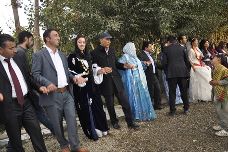 Yüksekova Güncel İmtiyaz Sahibi Cahit Yiğitin  kardeşi Hakim Yiğit yapılan görkemli bir törenle dünya evine girdi.