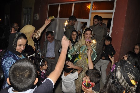 Yüksekova Güncel İmtiyaz Sahibi Cahit Yiğitin  kardeşi Hakim Yiğit yapılan görkemli bir törenle dünya evine girdi.