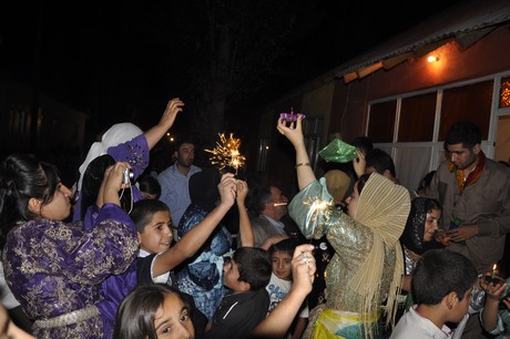 Yüksekova Güncel İmtiyaz Sahibi Cahit Yiğitin  kardeşi Hakim Yiğit yapılan görkemli bir törenle dünya evine girdi.