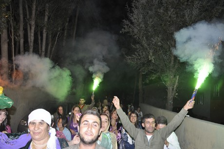 Yüksekova Güncel İmtiyaz Sahibi Cahit Yiğitin  kardeşi Hakim Yiğit yapılan görkemli bir törenle dünya evine girdi.