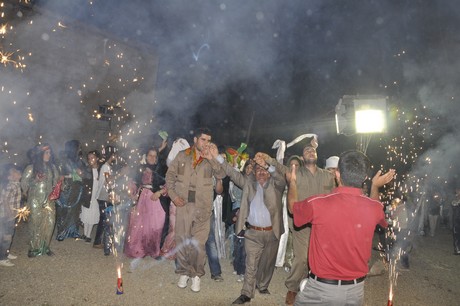 Yüksekova Güncel İmtiyaz Sahibi Cahit Yiğitin  kardeşi Hakim Yiğit yapılan görkemli bir törenle dünya evine girdi.
