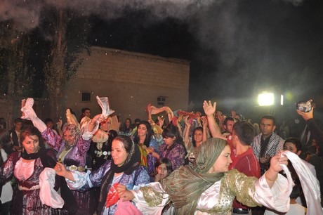 Yüksekova Güncel İmtiyaz Sahibi Cahit Yiğitin  kardeşi Hakim Yiğit yapılan görkemli bir törenle dünya evine girdi.
