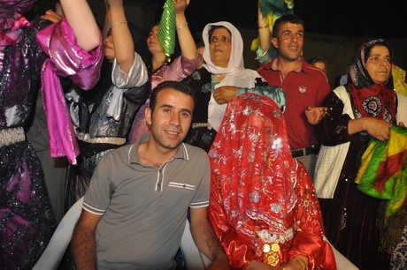 Yüksekova Güncel İmtiyaz Sahibi Cahit Yiğitin  kardeşi Hakim Yiğit yapılan görkemli bir törenle dünya evine girdi.