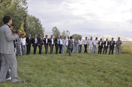 Yüksekova Güncel İmtiyaz Sahibi Cahit Yiğitin  kardeşi Hakim Yiğit yapılan görkemli bir törenle dünya evine girdi.