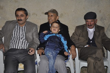 Yüksekova Güncel İmtiyaz Sahibi Cahit Yiğitin  kardeşi Hakim Yiğit yapılan görkemli bir törenle dünya evine girdi.