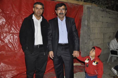 Yüksekova Güncel İmtiyaz Sahibi Cahit Yiğitin  kardeşi Hakim Yiğit yapılan görkemli bir törenle dünya evine girdi.