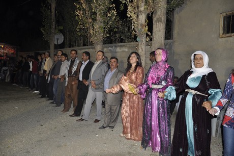 Yüksekova Güncel İmtiyaz Sahibi Cahit Yiğitin  kardeşi Hakim Yiğit yapılan görkemli bir törenle dünya evine girdi.