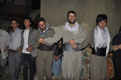 Yüksekova Güncel İmtiyaz Sahibi Cahit Yiğitin  kardeşi Hakim Yiğit yapılan görkemli bir törenle dünya evine girdi.