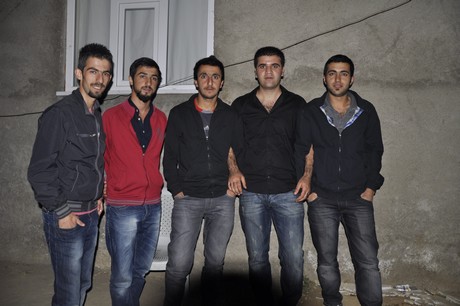 Yüksekova Güncel İmtiyaz Sahibi Cahit Yiğitin  kardeşi Hakim Yiğit yapılan görkemli bir törenle dünya evine girdi.