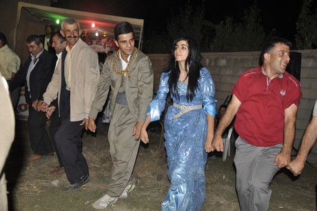 Yüksekova Güncel İmtiyaz Sahibi Cahit Yiğitin  kardeşi Hakim Yiğit yapılan görkemli bir törenle dünya evine girdi.