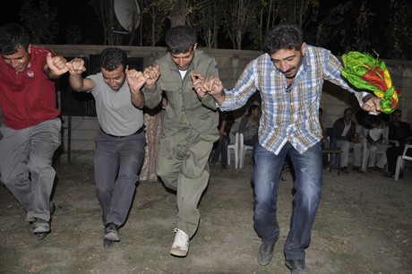 Yüksekova Güncel İmtiyaz Sahibi Cahit Yiğitin  kardeşi Hakim Yiğit yapılan görkemli bir törenle dünya evine girdi.