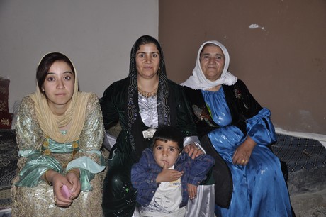 Yüksekova Güncel İmtiyaz Sahibi Cahit Yiğitin  kardeşi Hakim Yiğit yapılan görkemli bir törenle dünya evine girdi.