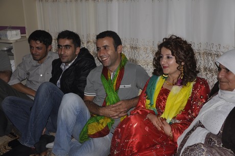 Yüksekova Güncel İmtiyaz Sahibi Cahit Yiğitin  kardeşi Hakim Yiğit yapılan görkemli bir törenle dünya evine girdi.