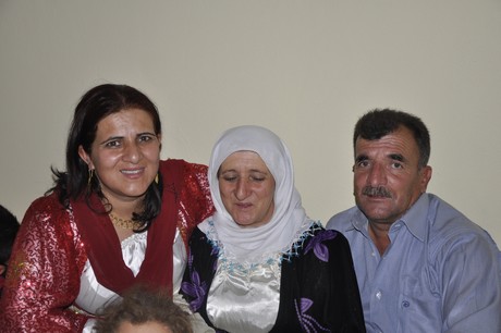 Yüksekova Güncel İmtiyaz Sahibi Cahit Yiğitin  kardeşi Hakim Yiğit yapılan görkemli bir törenle dünya evine girdi.