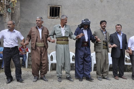 Yüksekova Güncel İmtiyaz Sahibi Cahit Yiğitin  kardeşi Hakim Yiğit yapılan görkemli bir törenle dünya evine girdi.