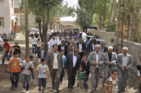 Yüksekova Güncel İmtiyaz Sahibi Cahit Yiğitin  kardeşi Hakim Yiğit yapılan görkemli bir törenle dünya evine girdi.