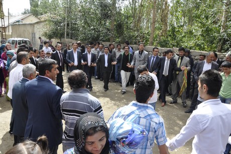 Yüksekova Güncel İmtiyaz Sahibi Cahit Yiğitin  kardeşi Hakim Yiğit yapılan görkemli bir törenle dünya evine girdi.